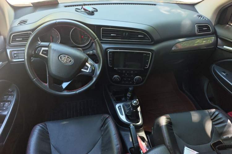 Used FAW Junpai D60 2017 1.5L Manual Luxury Version Center Console