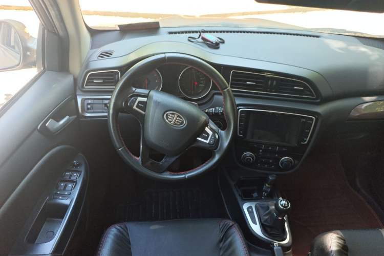 Used FAW Junpai D60 2017 1.5L Manual Luxury Version Steering Wheel