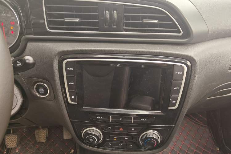 Used FAW Junpai D60 2017 1.5L Manual Luxury Version Audio And AC Panel