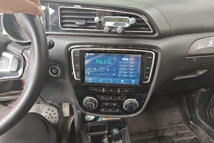 Used FAW Junpai D60 2017 1.5L Manual Luxury Version Audio And AC Panel