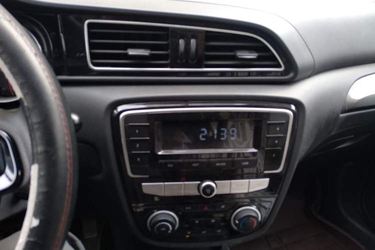 Used FAW Junpai D60 2017 1.5L Manual Standard Edition Audio And AC Panel