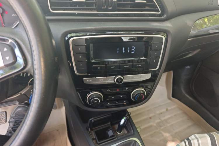 Used FAW Junpai D60 2017 1.5L Manual Standard Edition Audio And AC Panel