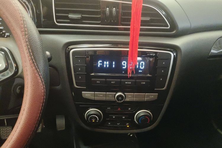 Used FAW Junpai D60 2017 1.5L Manual Entry-Level Model Audio And AC Panel
