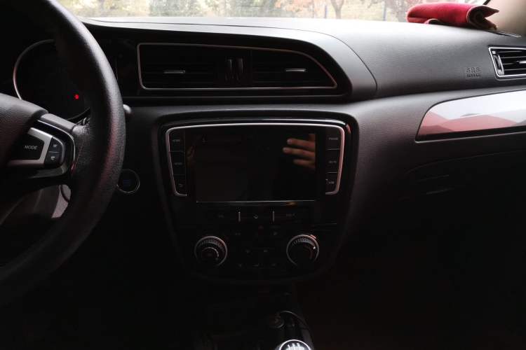 Used FAW Junpai D60 2017 1.5L Manual Luxury Version Audio And AC Panel
