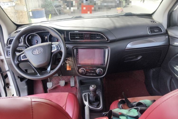 Used FAW Junpai D60 2017 1.5L Manual Entry-Level Model Center Console