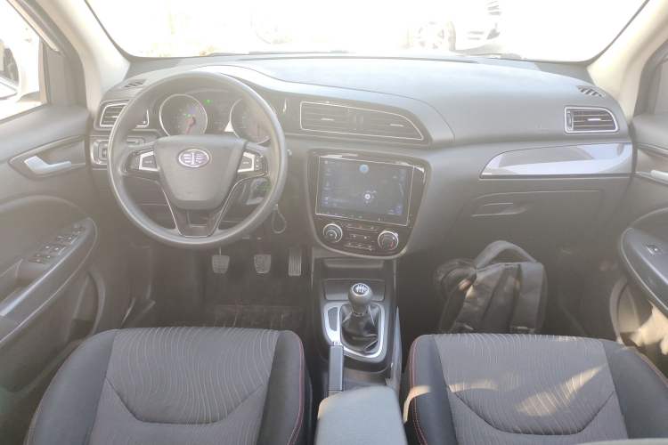 Used FAW Junpai D60 2017 1.5L Manual Standard Edition Center Console