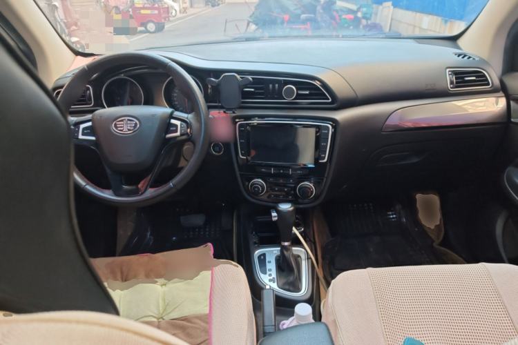 Used FAW Junpai D60 2017 1.8L Automatic Prestige Model Center Console