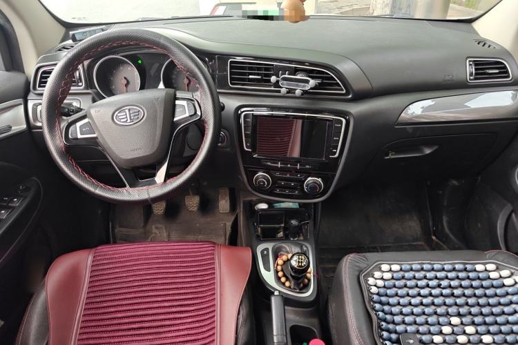 Used FAW Junpai D60 2017 1.5L Manual Luxury Version Center Console