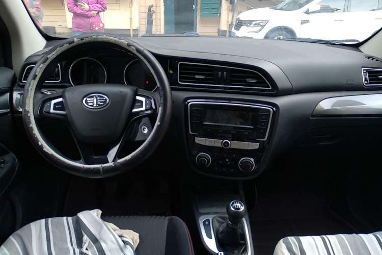 Used FAW Junpai D60 2017 1.5L Manual Standard Edition Center Console