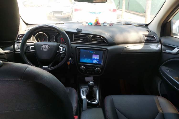 Used FAW Junpai D60 2017 1.5L Manual Standard Edition Center Console