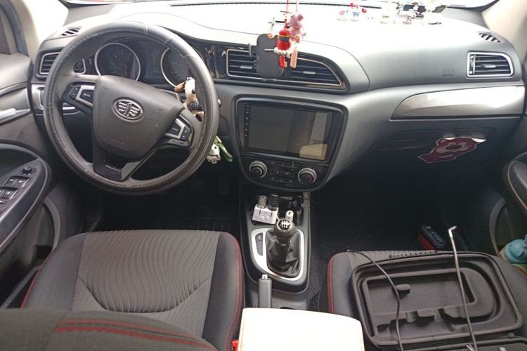 Used FAW Junpai D60 2017 1.5L Manual Standard Edition Center Console