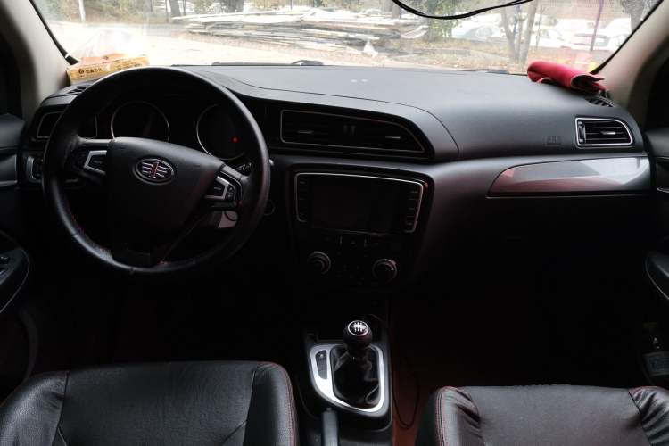 Used FAW Junpai D60 2017 1.5L Manual Luxury Version Center Console