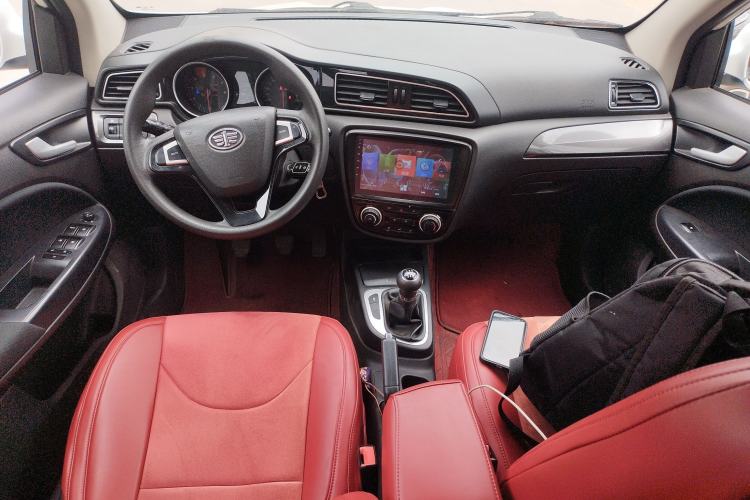 Used FAW Junpai D60 2017 1.5L Manual Entry-Level Model Center Console