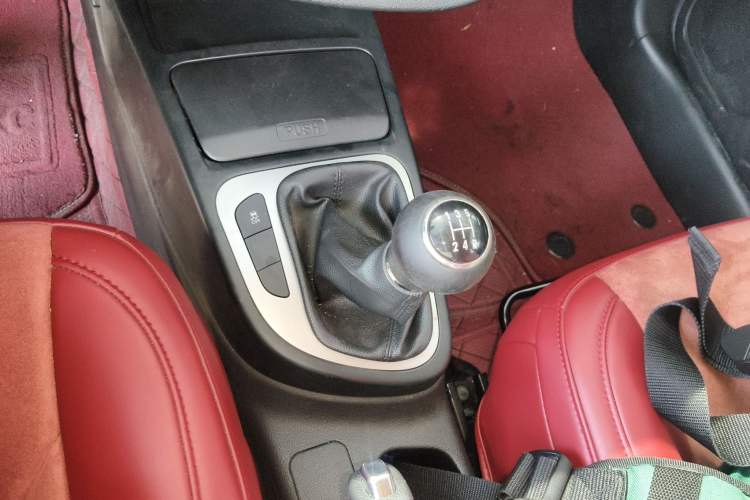 Used FAW Junpai D60 2017 1.5L Manual Entry-Level Model Gear Lever