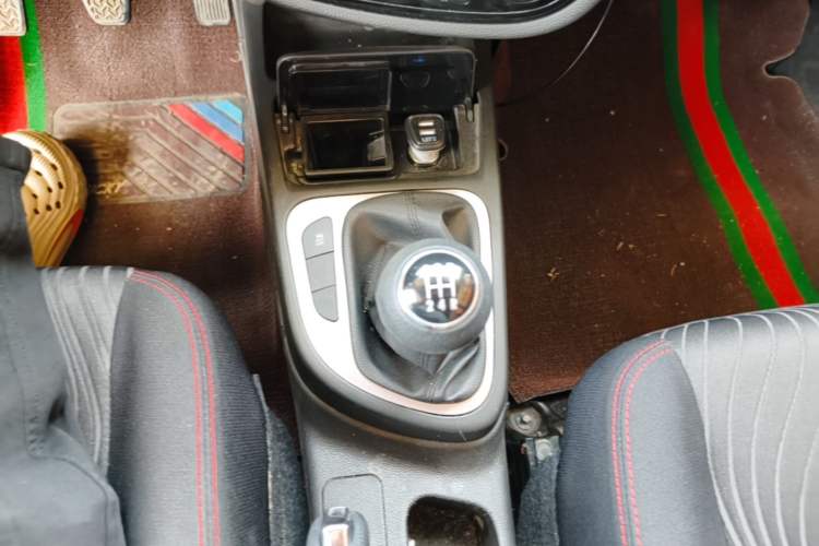 Used FAW Junpai D60 2017 1.5L Manual Entry-Level Model Gear Lever