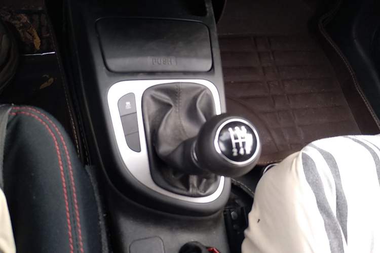 Used FAW Junpai D60 2017 1.5L Manual Standard Edition Gear Lever