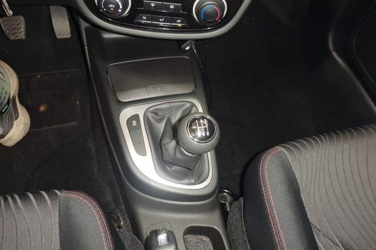 Used FAW Junpai D60 2017 1.5L Manual Entry-Level Model Gear Lever