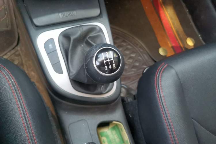 Used FAW Junpai D60 2017 1.5L Manual Standard Edition Gear Lever