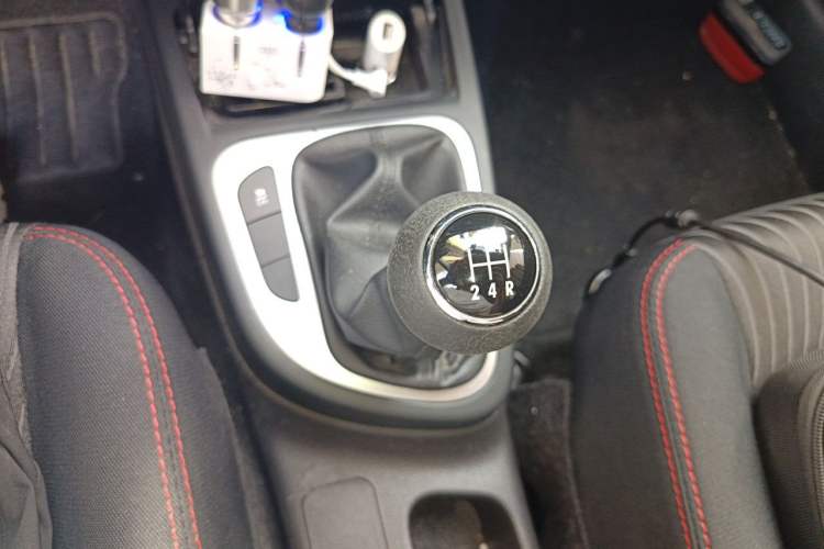 Used FAW Junpai D60 2017 1.5L Manual Standard Edition Gear Lever