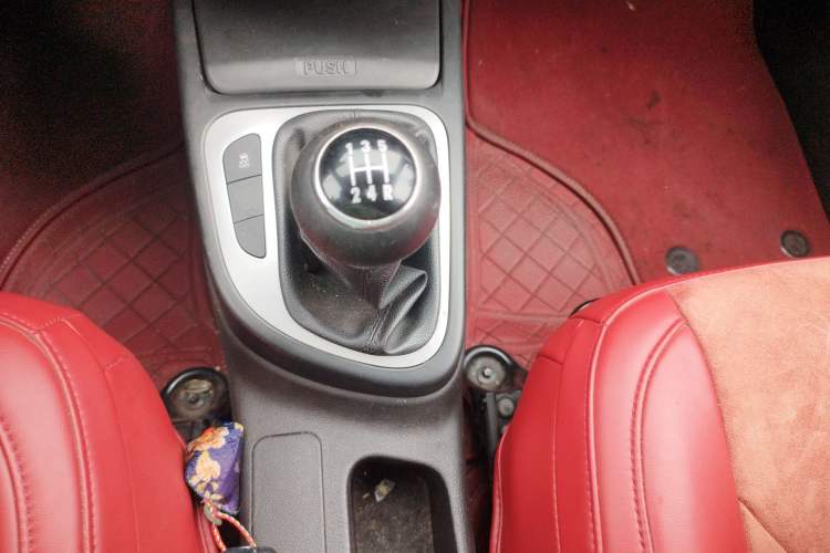 Used FAW Junpai D60 2017 1.5L Manual Entry-Level Model Gear Lever