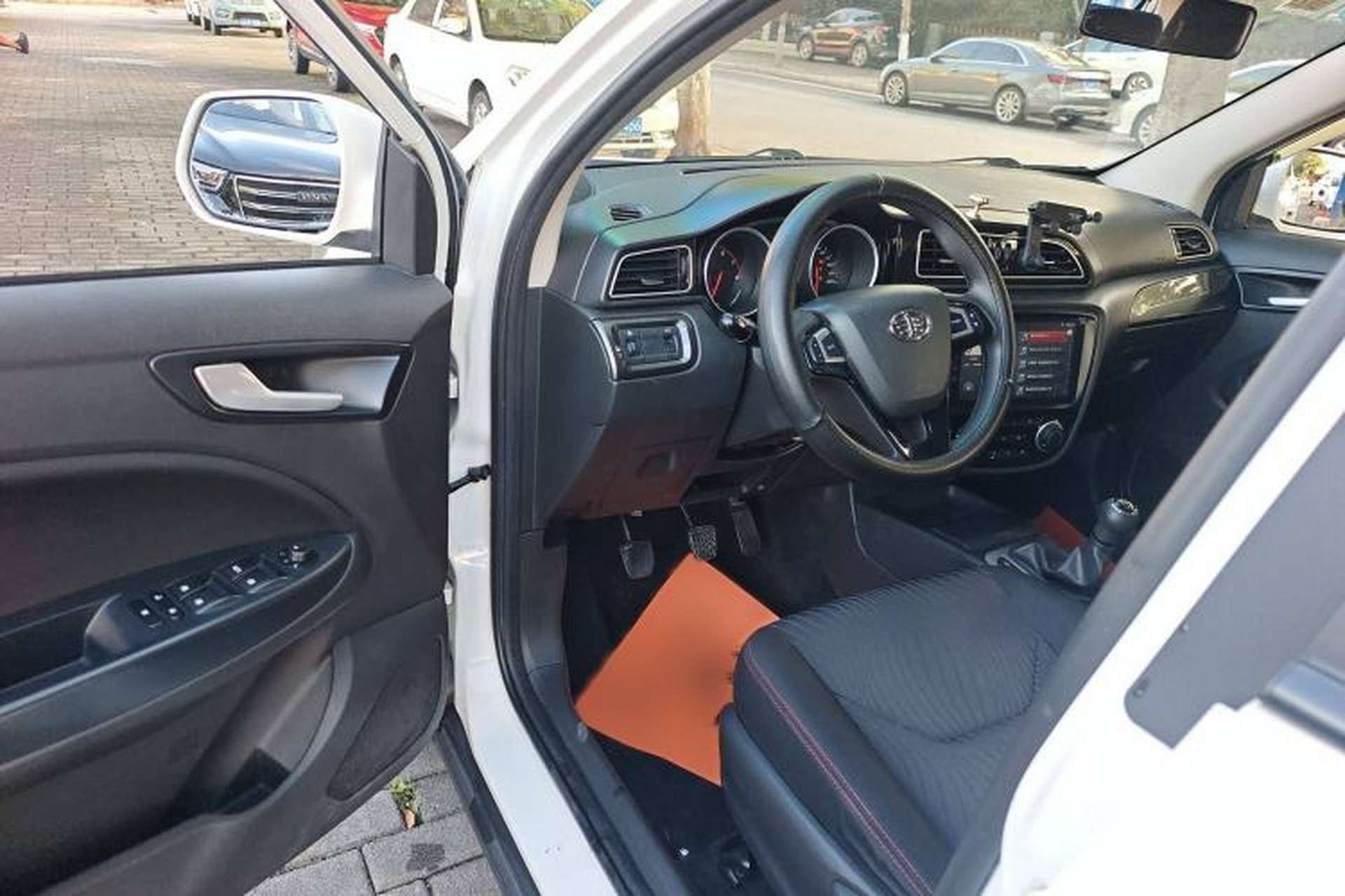 Used FAW Junpai D60 2017 1.5L Manual Entry-Level Model Interior 2