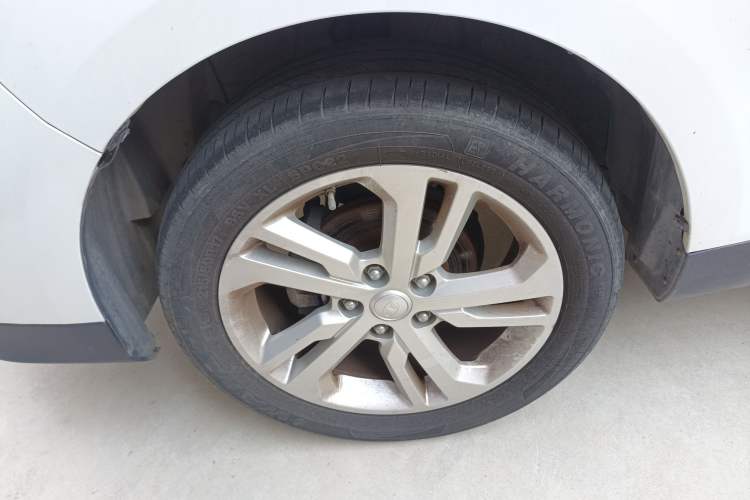 Used FAW Junpai D60 2017 1.8L Automatic Luxury Sunroof Edition Left Front Wheel Hub
