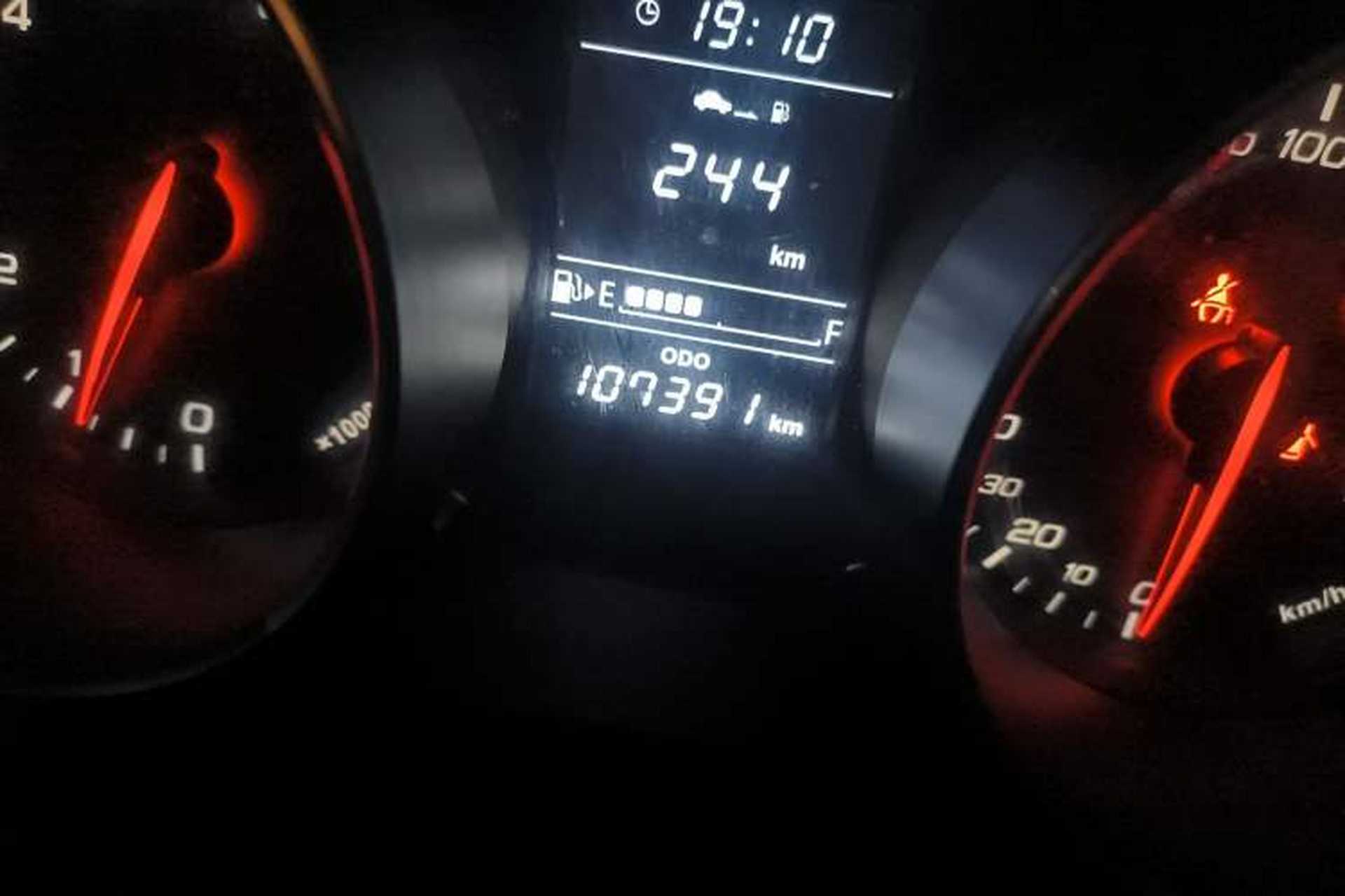 Used FAW Junpai D60 2017 1.5L Manual Standard Edition Odometer Close Up