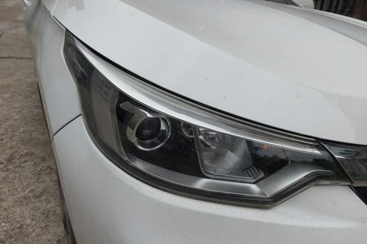 Used FAW Junpai D60 2017 1.5L Manual Entry-Level Model Right Front Headlight