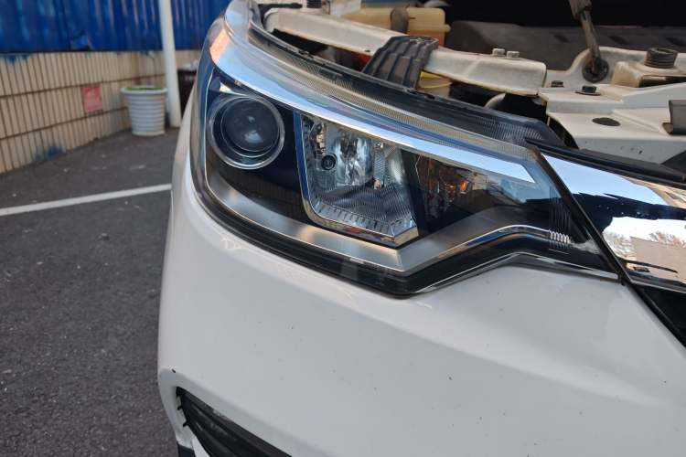 Used FAW Junpai D60 2017 1.8L Automatic Prestige Model Right Front Headlight