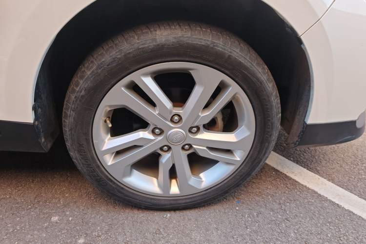 Used FAW Junpai D60 2017 1.8L Automatic Prestige Model Right Front Wheel Hub