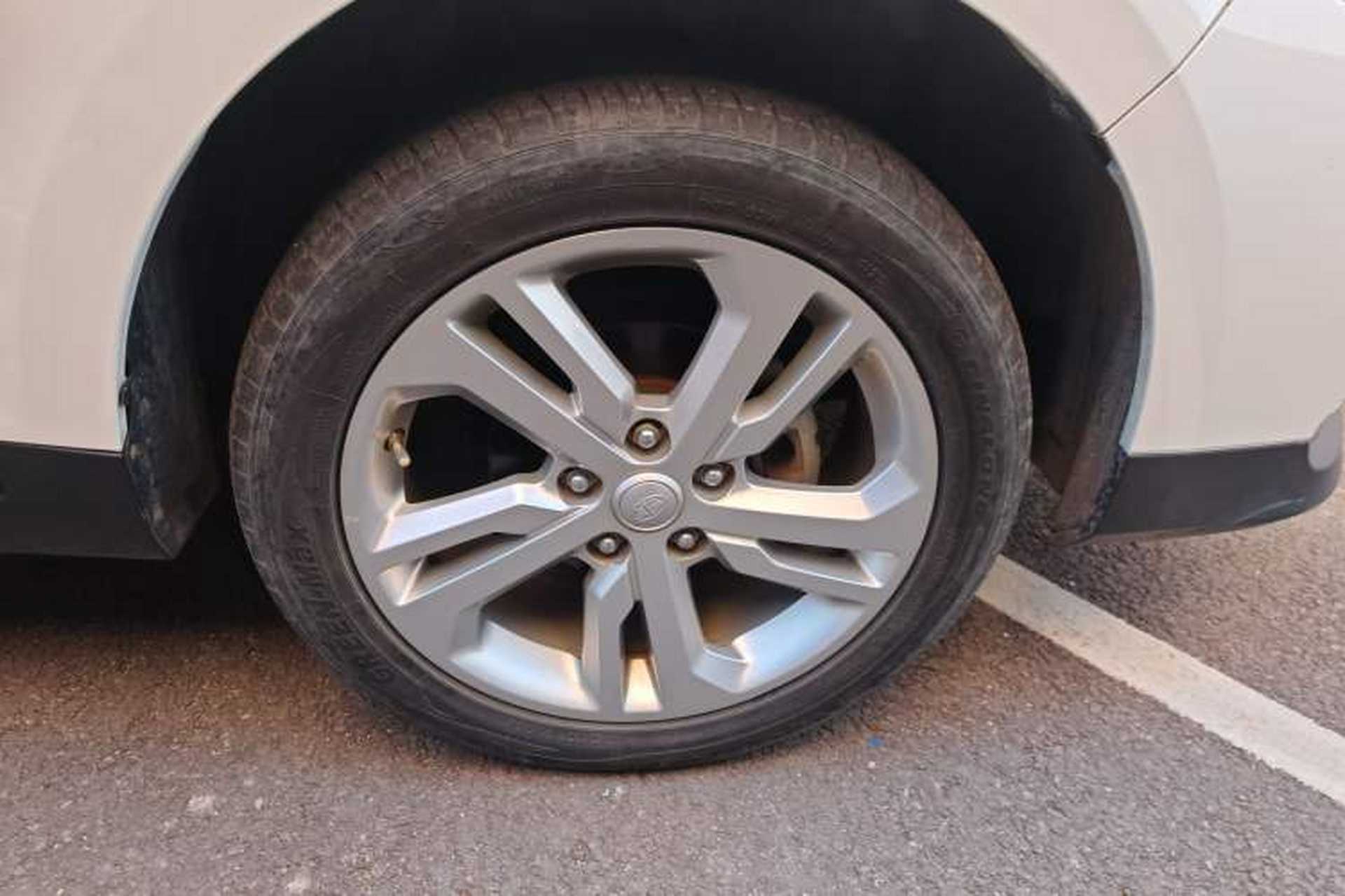 Used FAW Junpai D60 2017 1.8L Automatic Prestige Model Right Front Wheel Hub