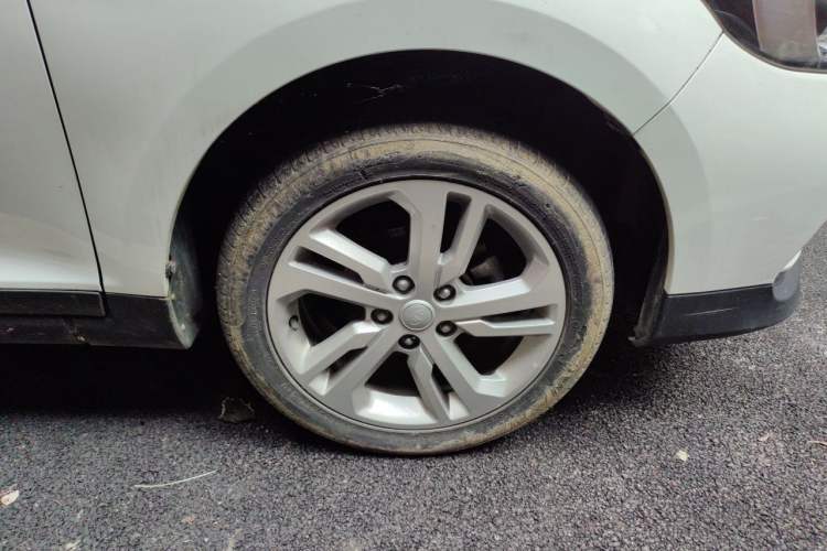 Used FAW Junpai D60 2017 1.5L Manual Luxury Version Right Front Wheel Hub