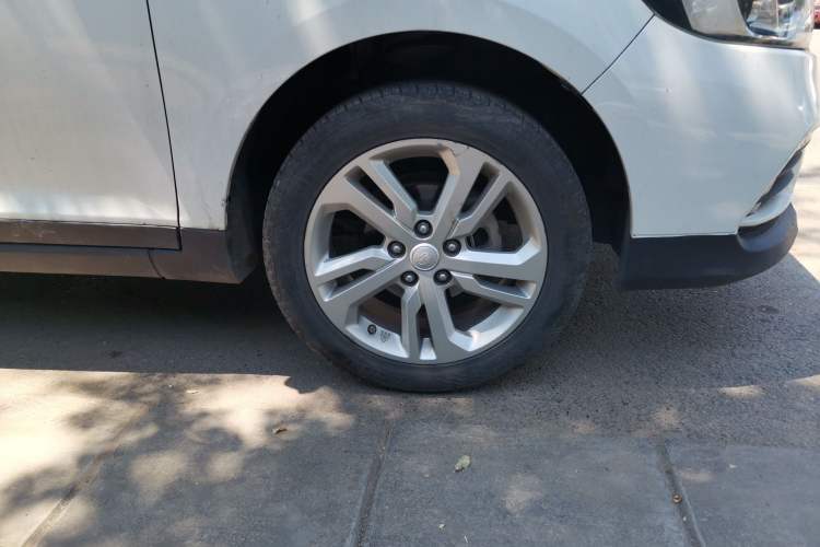 Used FAW Junpai D60 2017 1.5L Manual Standard Edition Right Front Wheel Hub
