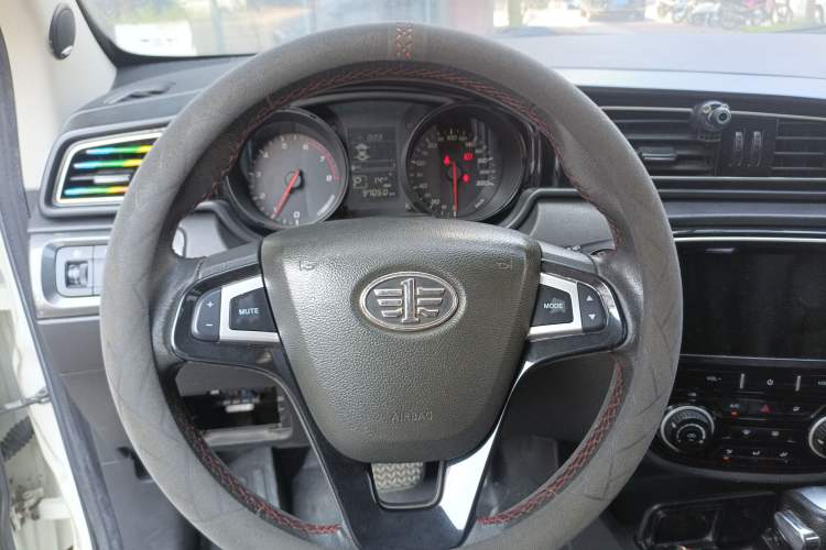 Used FAW Junpai D60 2017 1.8L Automatic Luxury Sunroof Edition Steering Wheel
