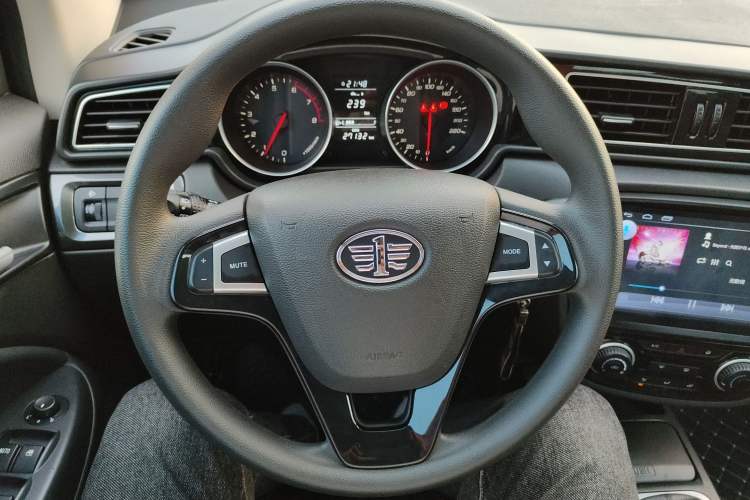 Used FAW Junpai D60 2017 1.5L Manual Entry-Level Model Steering Wheel