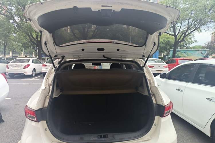 Used FAW Junpai D60 2017 1.5L Manual Standard Edition Trunk