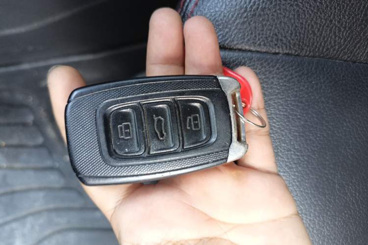 Used FAW Junpai D60 2017 1.8L Automatic Luxury Sunroof Edition Vehicle Key
