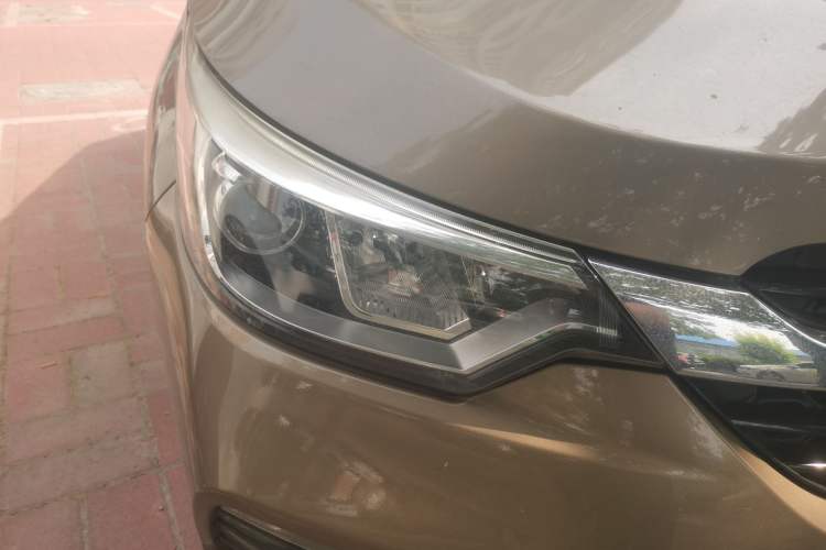 Used FAW Junpai D60 2017 1.5L Manual Comfort Model Right Front Headlight