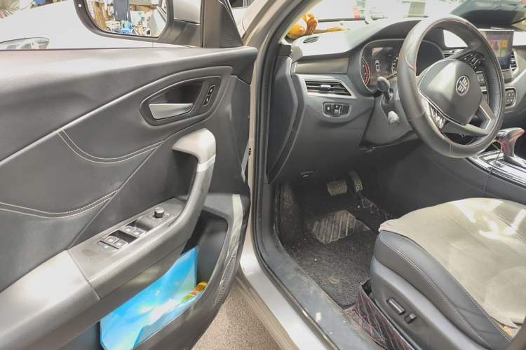 Used FAW Junpai D80 2019 TD220 Automatic Deluxe Model Driver Seat