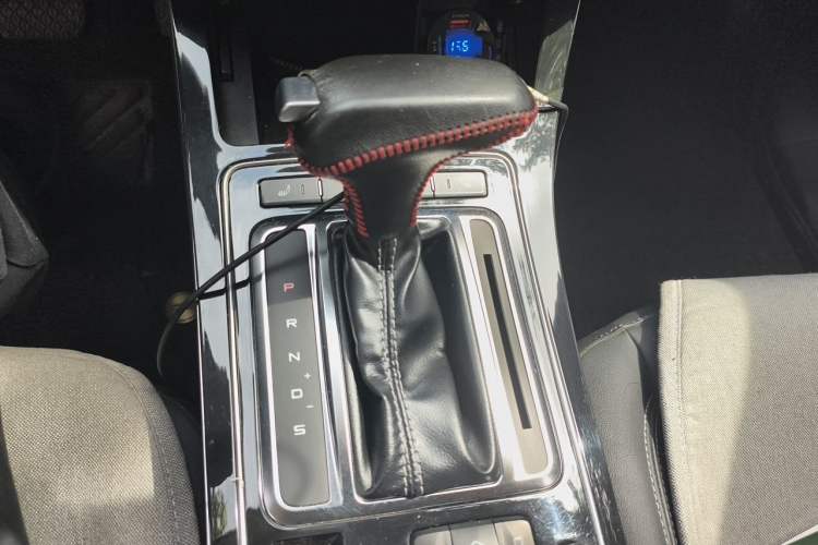 Used FAW Junpai D80 2019 TD220 Automatic Deluxe Model Gear Lever