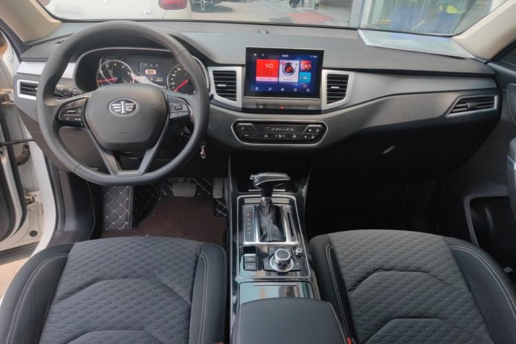 Used FAW Junpai D80 2019 TD220 Automatic Tech Model Center Console