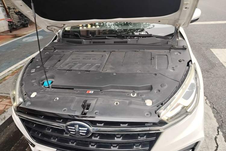 Used FAW Junpai D80 2019 TD220 Automatic Elite Model Engine Bay