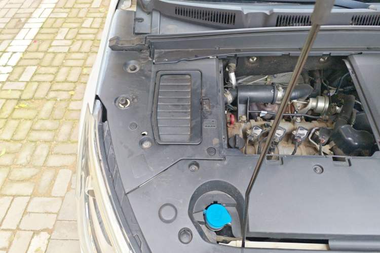 Used FAW Junpai D80 2019 TD220 Automatic Elite Model Engine Bay Right