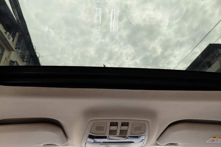 Used FAW Junpai D80 2019 TD220 Automatic Elite Model Headliner