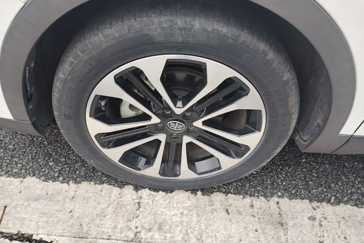 Used FAW Junpai D80 2019 TD220 Automatic Elite Model Left Front Wheel Hub