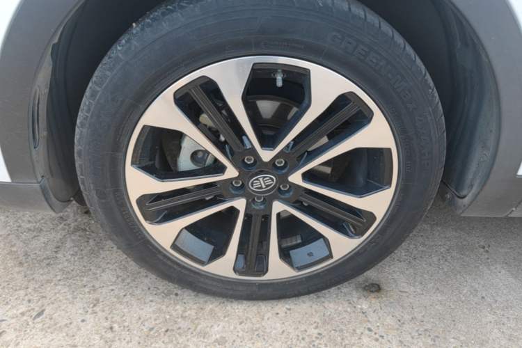Used FAW Junpai D80 2019 TD220 Automatic Tech Model Left Front Wheel Hub