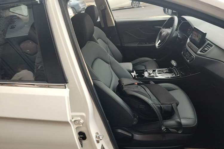 Used FAW Junpai D80 2019 TD220 Automatic Elite Model Right Front Seat