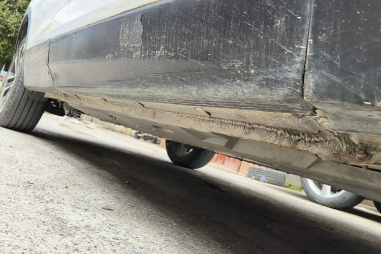 Used FAW Junpai D80 2019 TD220 Automatic Elite Model Right Side Sill