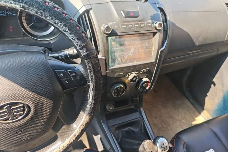 Used FAW Lanjian H6 2018 2.5T Four-Wheel Drive Luxury Short Wheelbase JE4D25E Audio And AC Panel