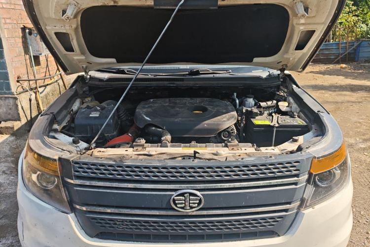 Used FAW Lanjian H6 2018 2.5T Four-Wheel Drive Luxury Short Wheelbase JE4D25E Engine Bay